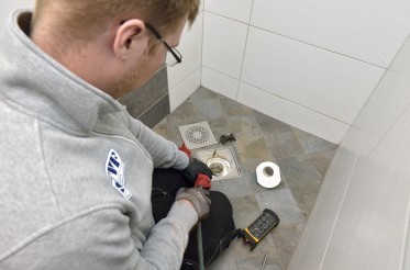 Spolning av golvbrunn 